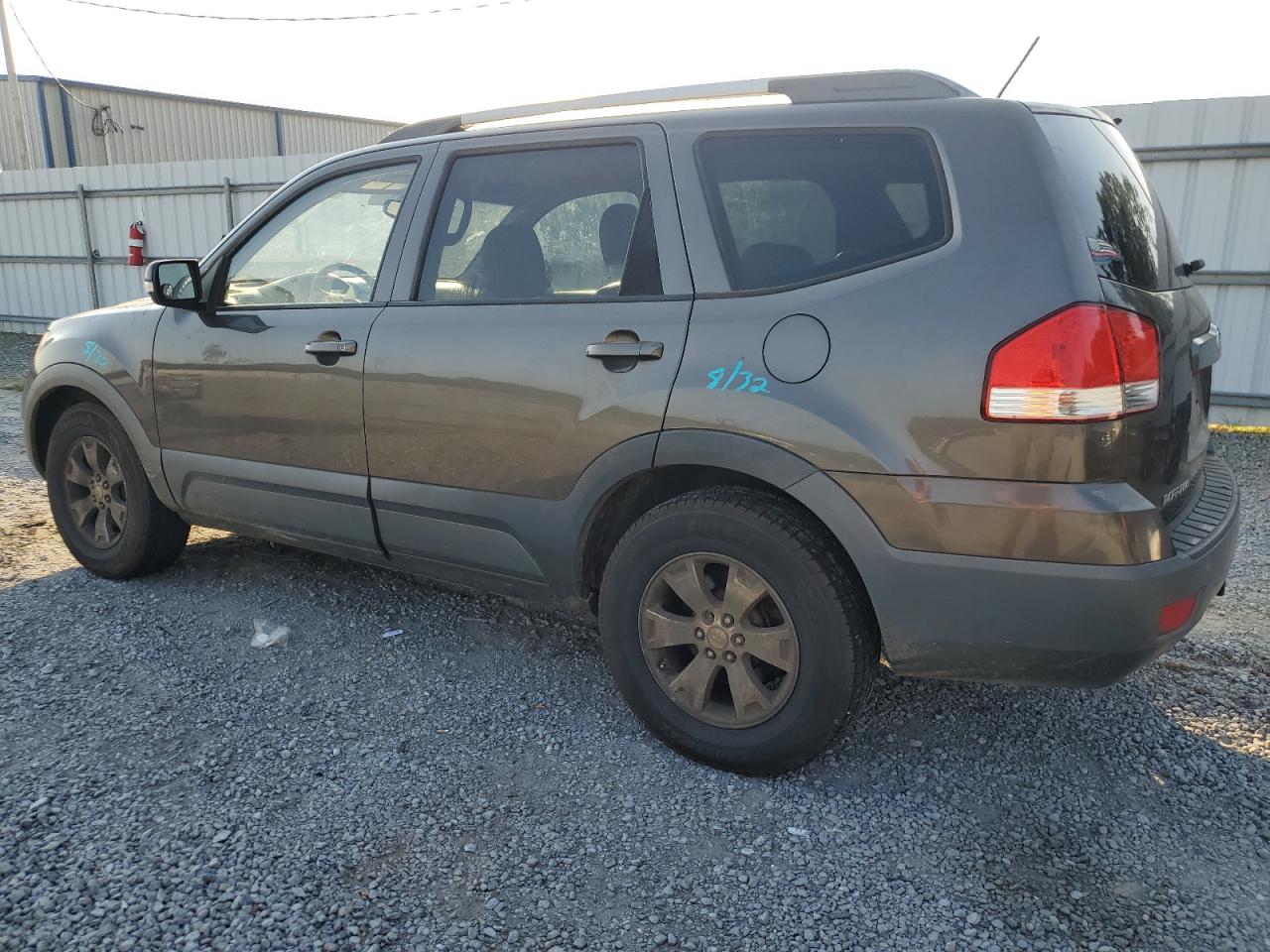 2009 Kia Borrego Lx brown null gas KNDJH741295031288 photo #3