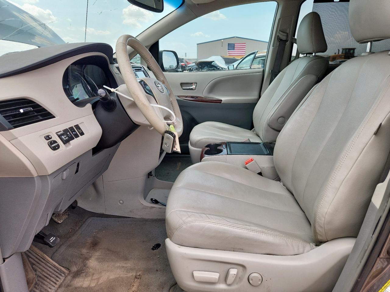 2014 Toyota Sienna Xle VIN: 5TDYK3DC9ES430309 Lot: 64769305