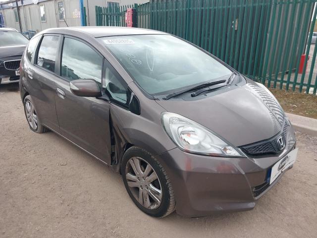2015 HONDA JAZZ ES +