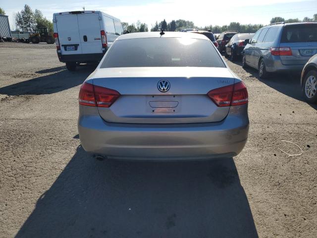 Sedans VOLKSWAGEN PASSAT 2013 Gray