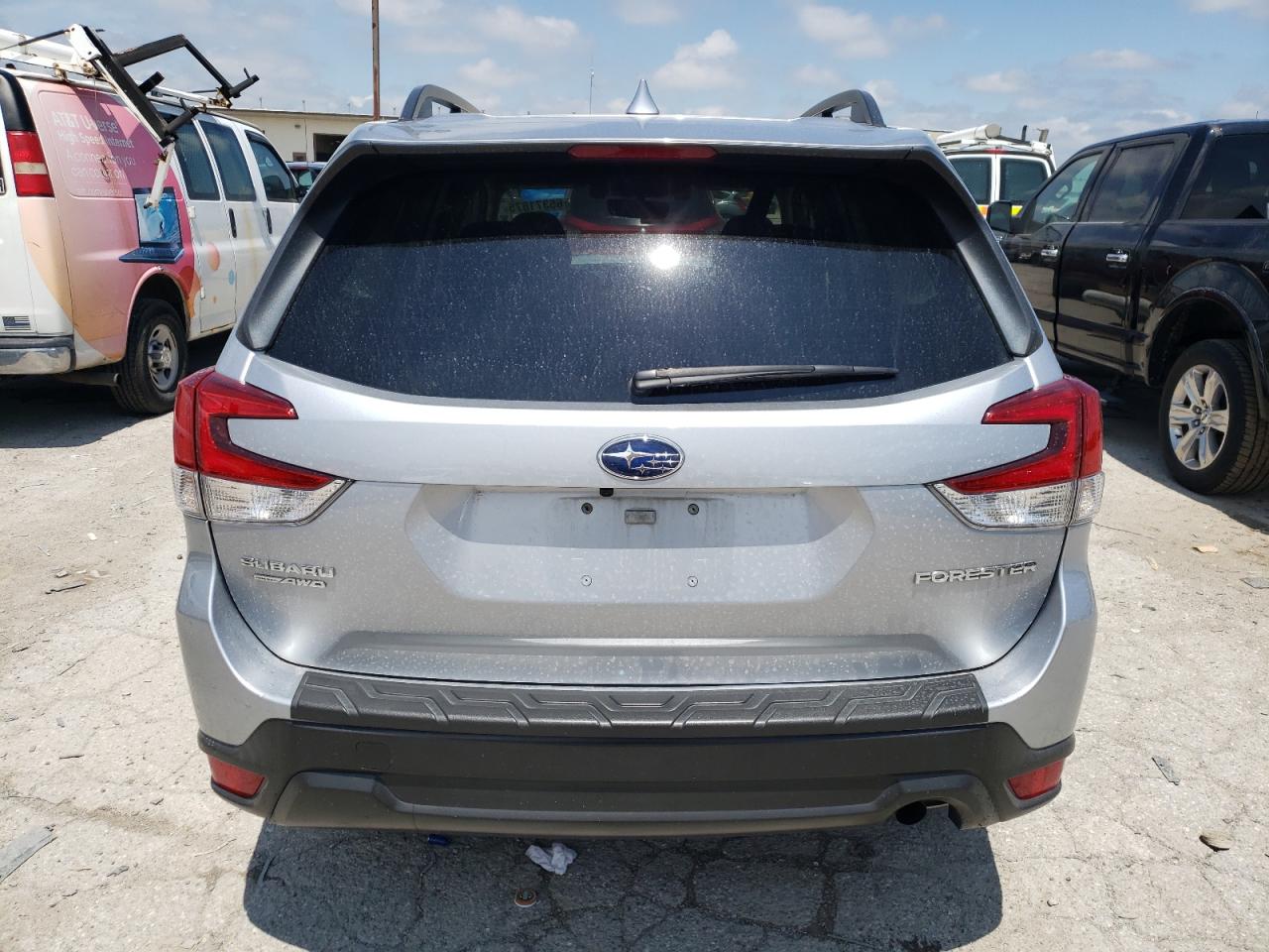 2019 Subaru Forester Premium VIN: JF2SKAGC4KH575989 Lot: 65371875