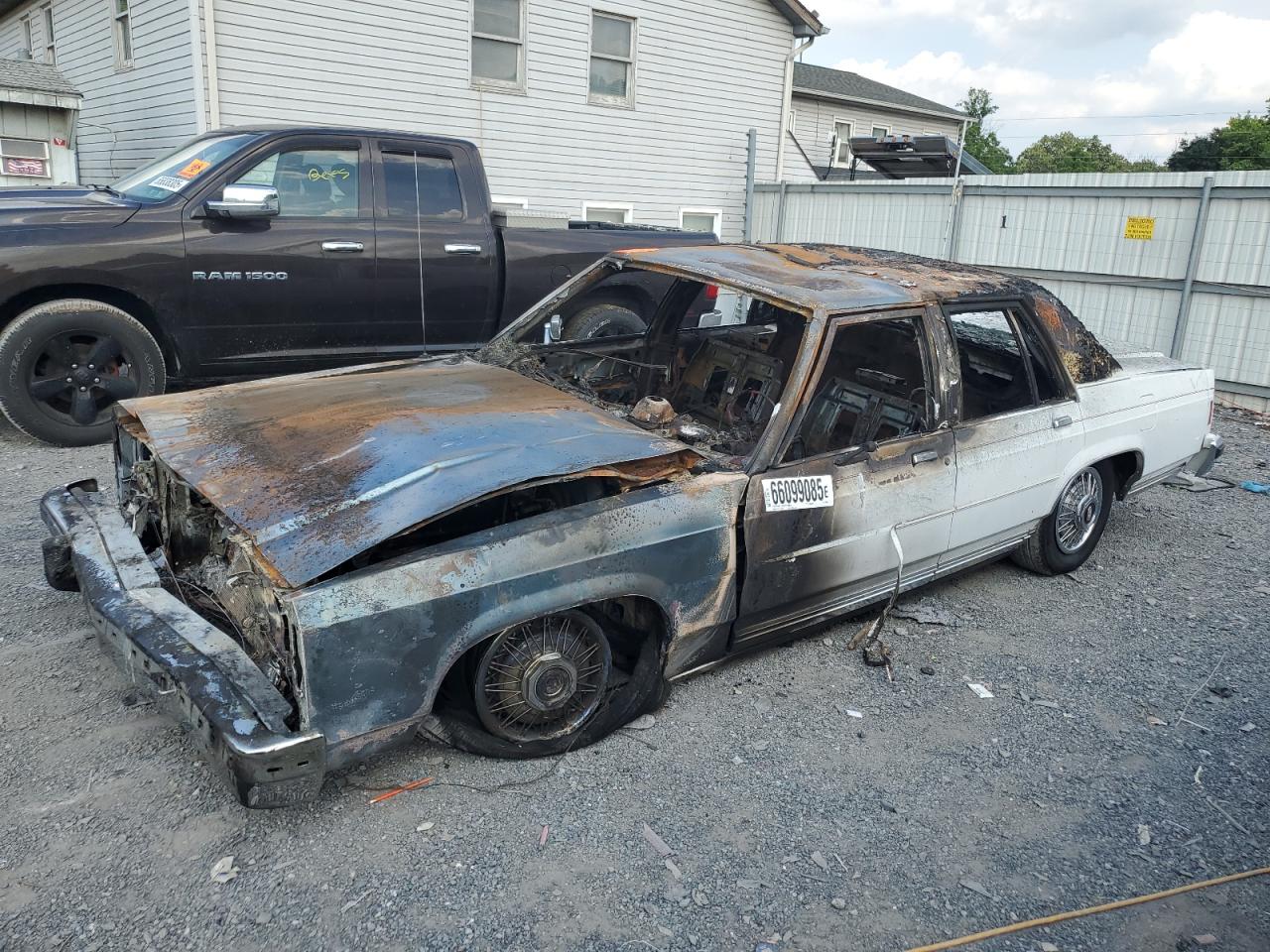 2FABP43F5FX205969 FORD LTD Photo 1