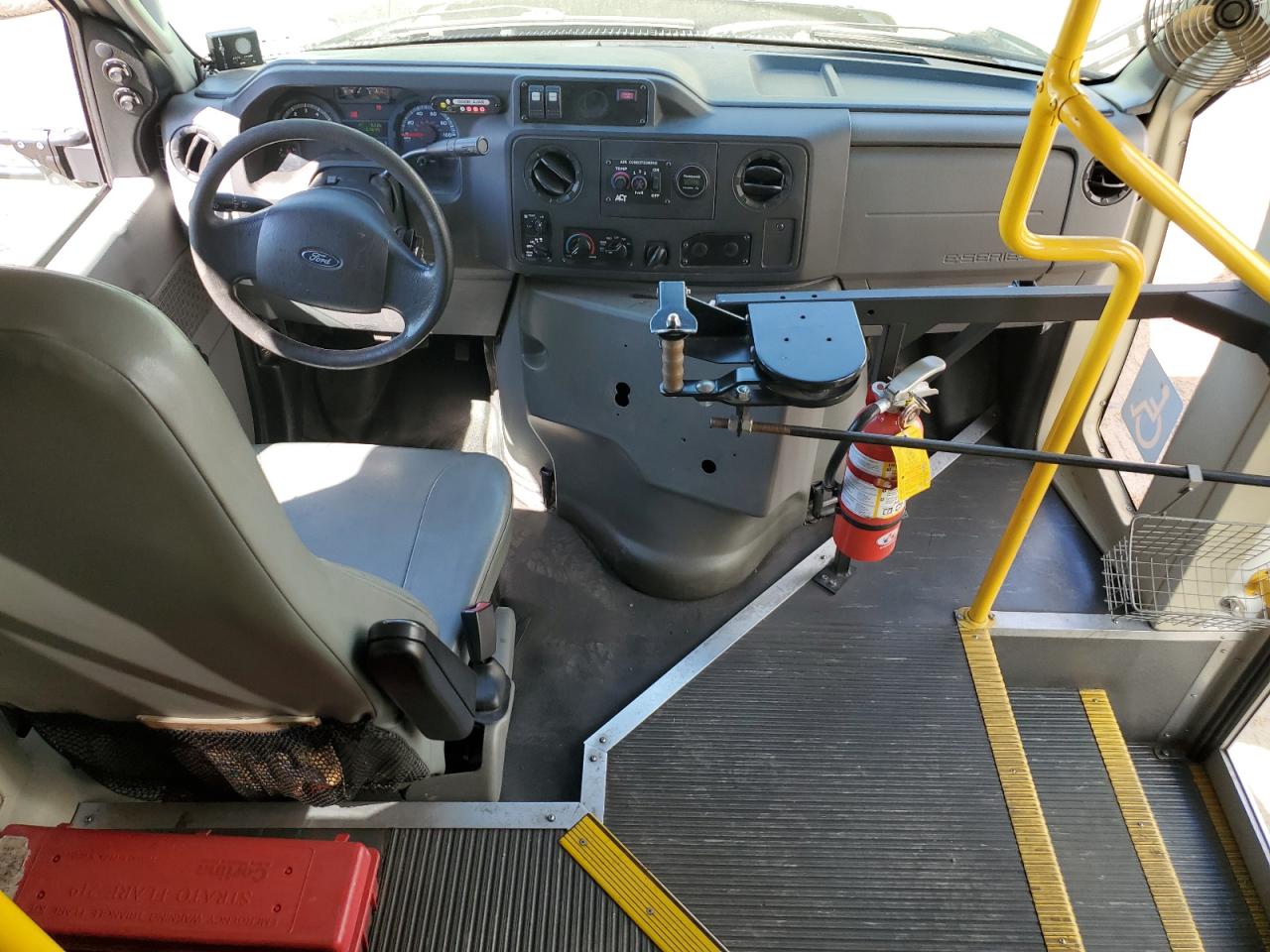2015 Ford Econoline E450 Super Duty Cutaway Van VIN: 1FDFE4FSXFDA15890 Lot: 64600035