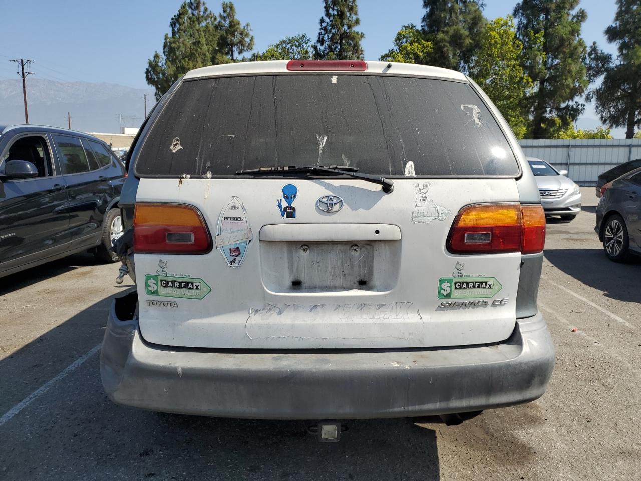 1999 Toyota Sienna Ce VIN: 4T3ZF19C9XU161025 Lot: 63305765