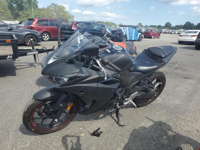 2017 YAMAHA YZFR3   