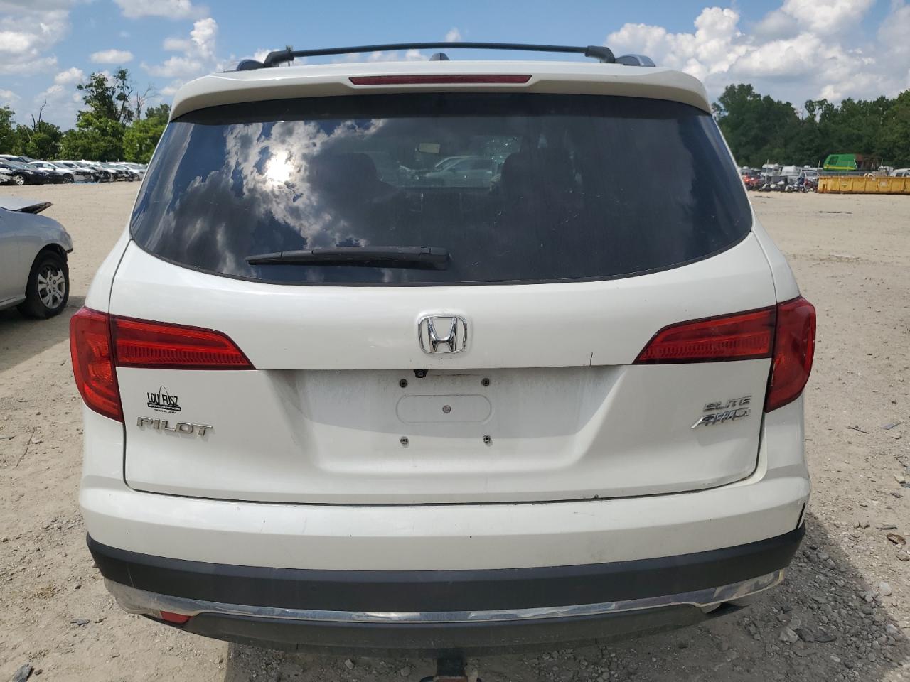 2017 Honda Pilot Elite VIN: 5FNYF6H05HB105283 Lot: 64198355