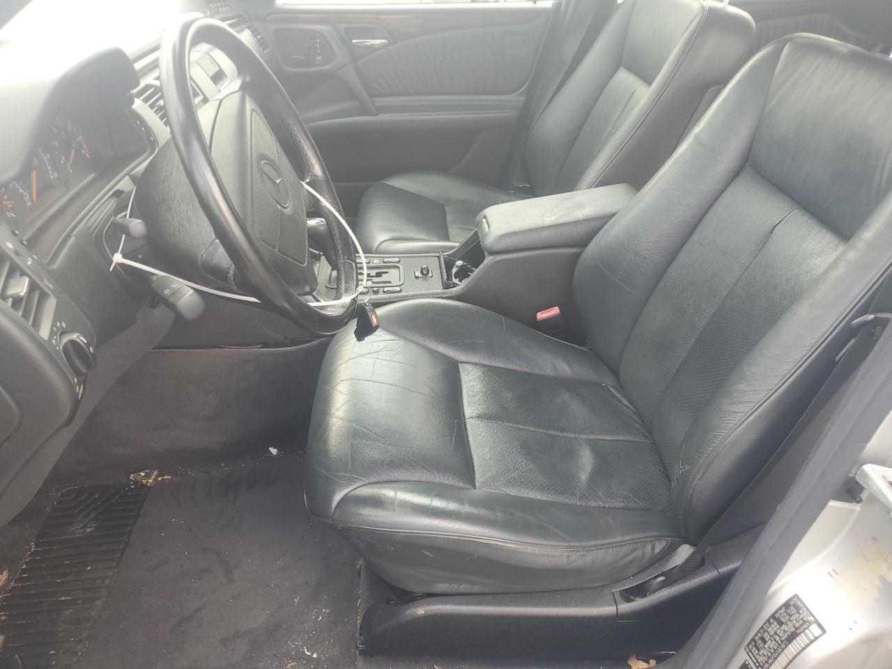 1998 Mercedes-Benz E 320 4Matic VIN: WDBJH82F6WX001973 Lot: 63222205