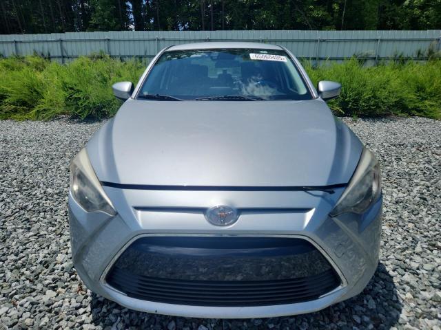  TOYOTA YARIS 2017 Серебристый