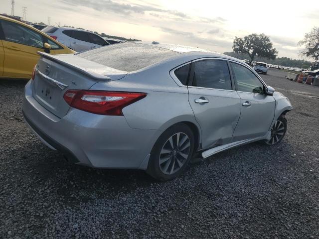  NISSAN ALTIMA 2017 Srebrny