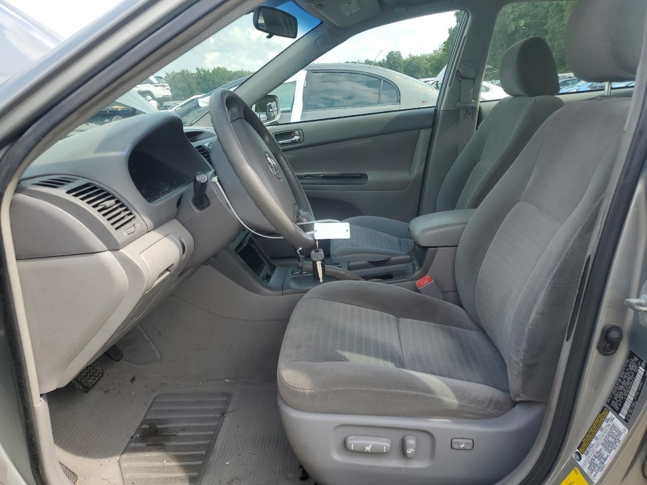 2005 Toyota Camry Le VIN: 4T1BE30K95U990445 Lot: 64811375
