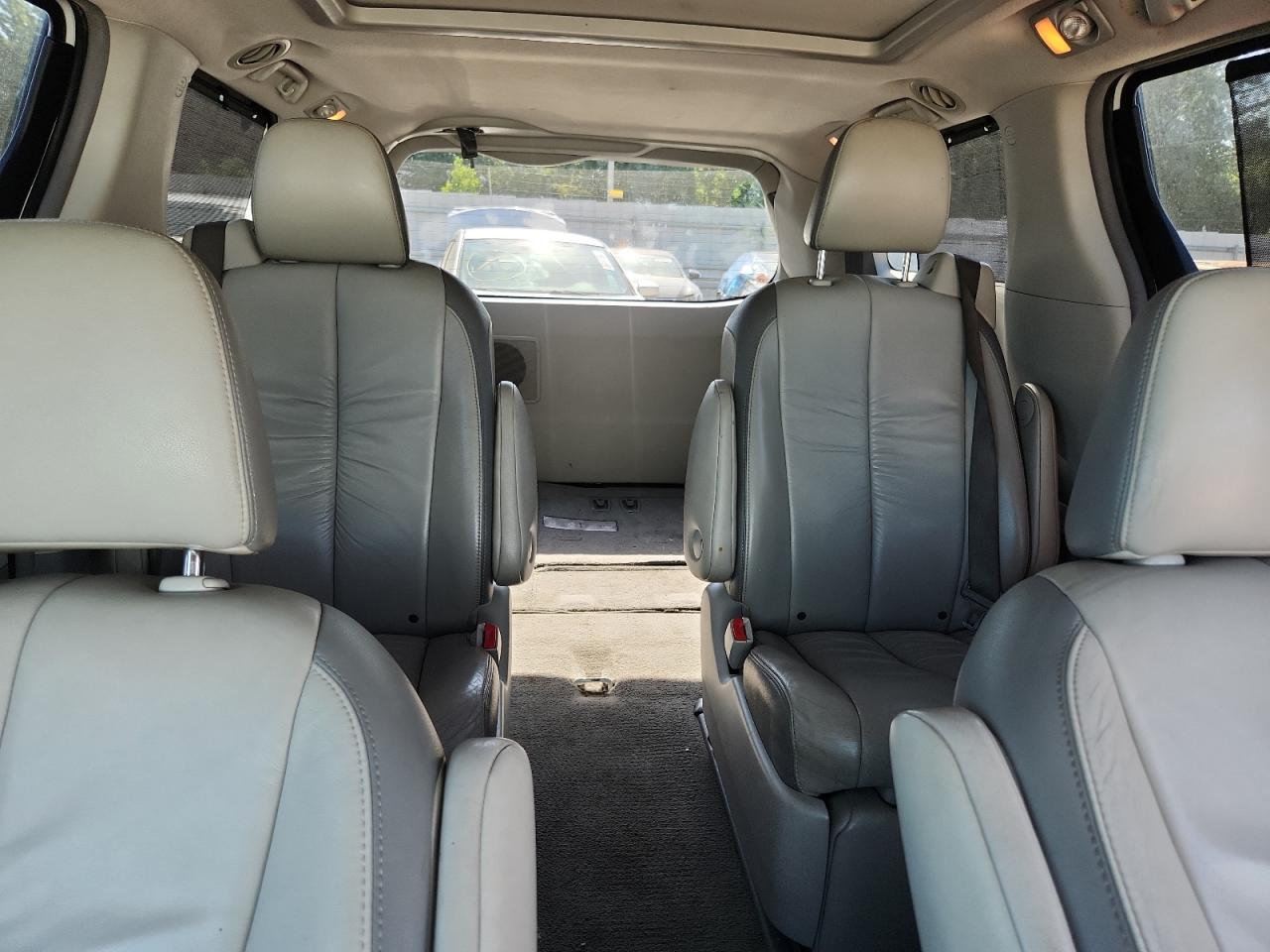 5tdyk3dc5bs014737 5TDYK3DC5BS014737 2011 Toyota Sienna Xle