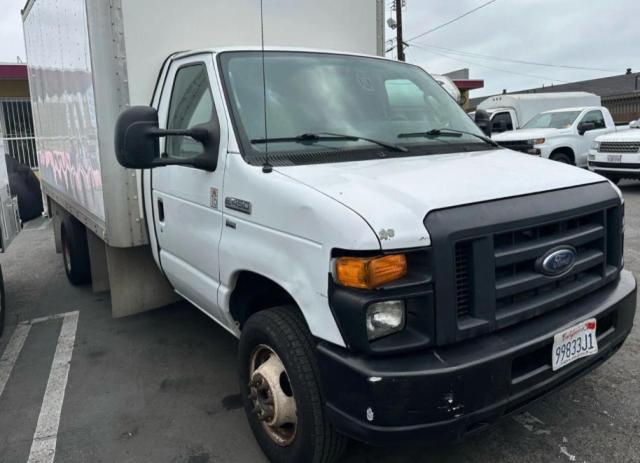 2013 Ford Econoline E450 Super Duty Cutaway Van