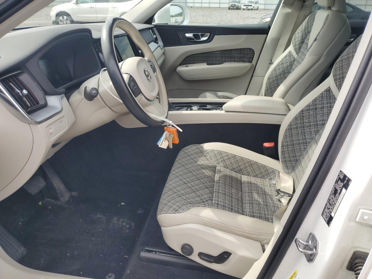 2021 Volvo Xc60 T5 Momentum VIN: YV4102RK4M1748526 Lot: 63523415