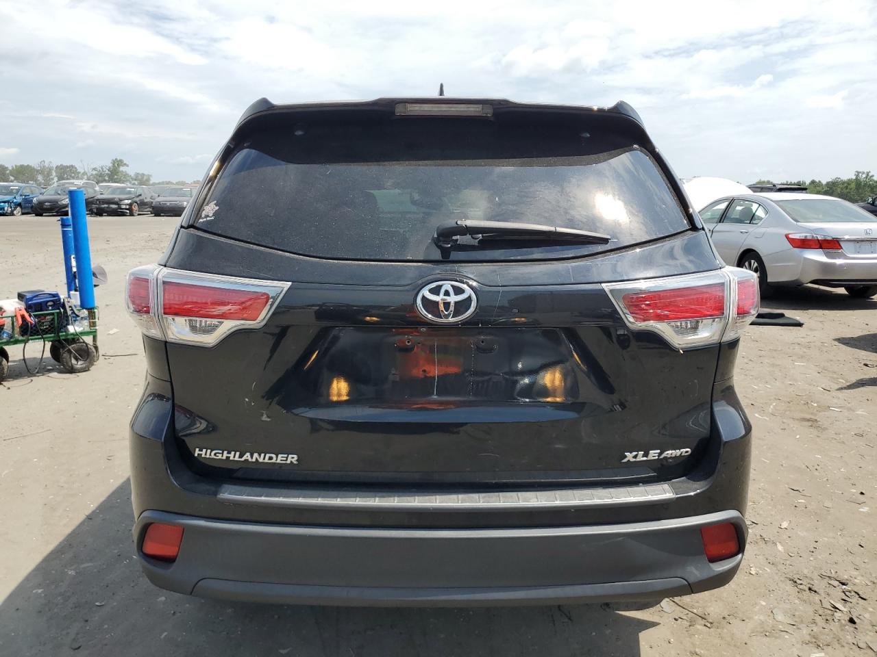 2015 Toyota Highlander Xle VIN: 5TDJKRFH4FS117165 Lot: 65437715