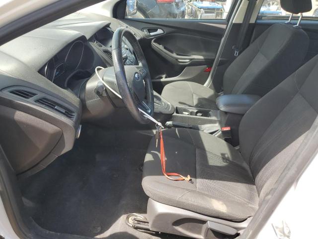 Sedans FORD FOCUS 2015 White