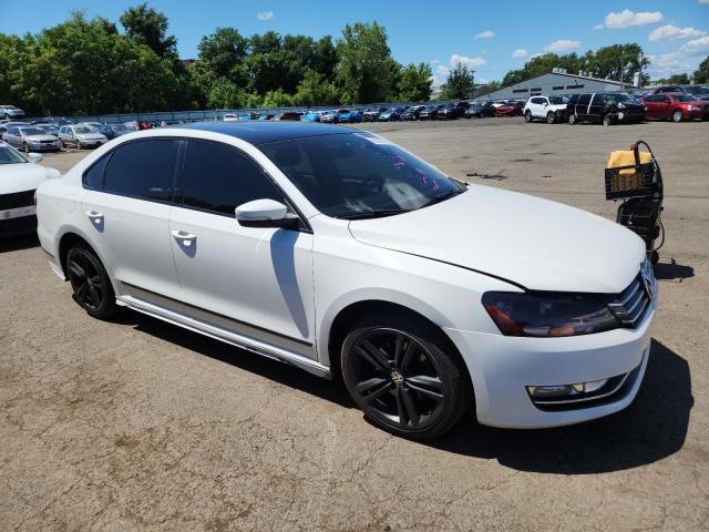  VOLKSWAGEN PASSAT 2015 White