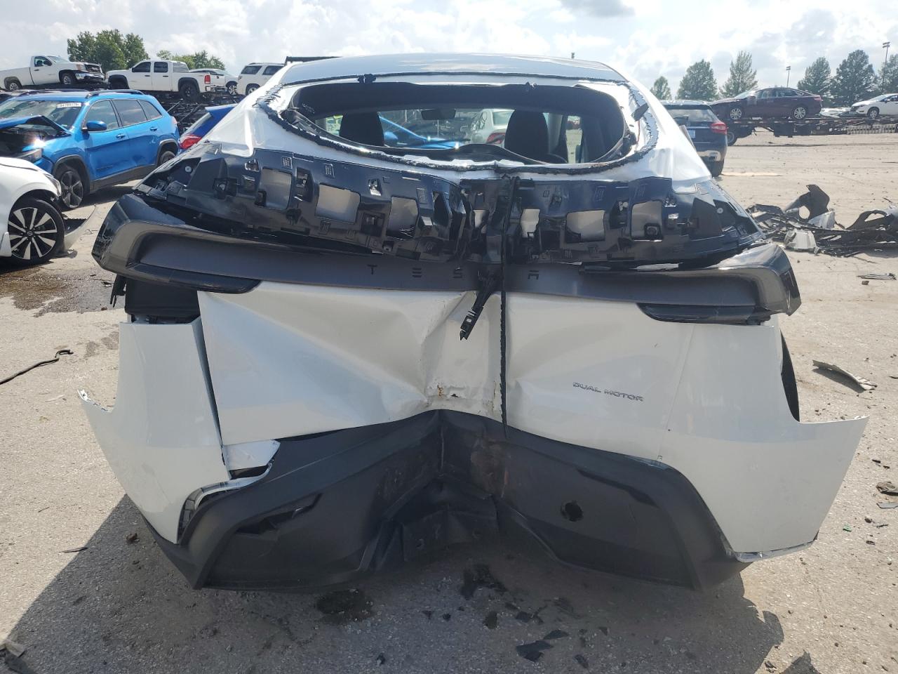 2026 Tesla Model Y VIN: 7SAYGDEE5TF348041 Lot: 64595925