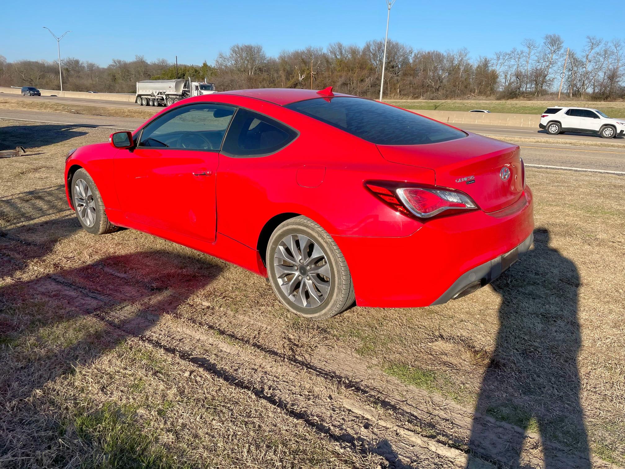 Coupet HYUNDAI GENESIS 2015 Red