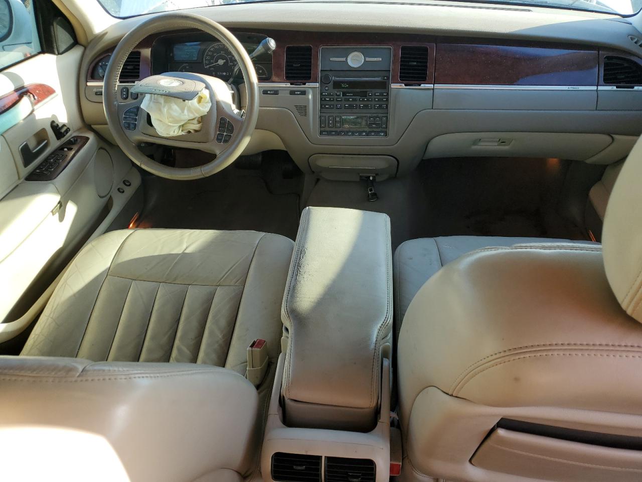 2003 Lincoln Town Car Executive VIN: 1LNHM81W03Y606246 Lot: 64653895