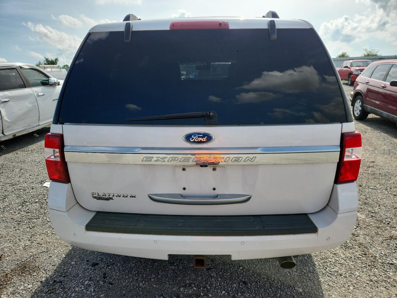 2015 Ford Expedition Platinum VIN: 1FMJU1MTXFEF14075 Lot: 65197095
