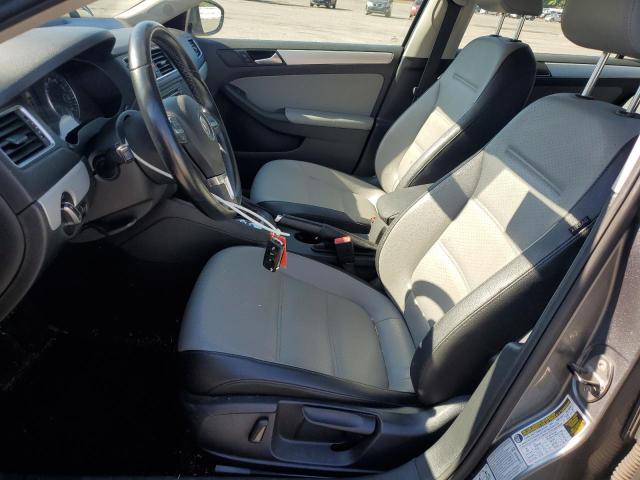 Sedans VOLKSWAGEN JETTA 2013 Szary