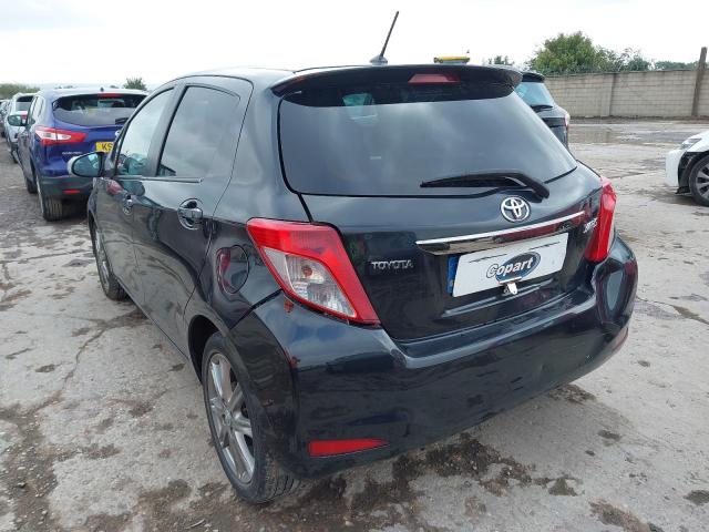 2011 TOYOTA YARIS SR V