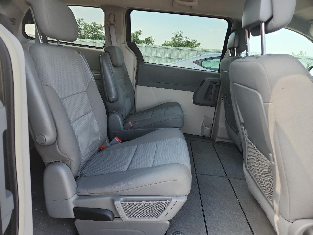 2010 Chrysler Town & Country Touring VIN: 2A4RR5D10AR451587 Lot: 64565025
