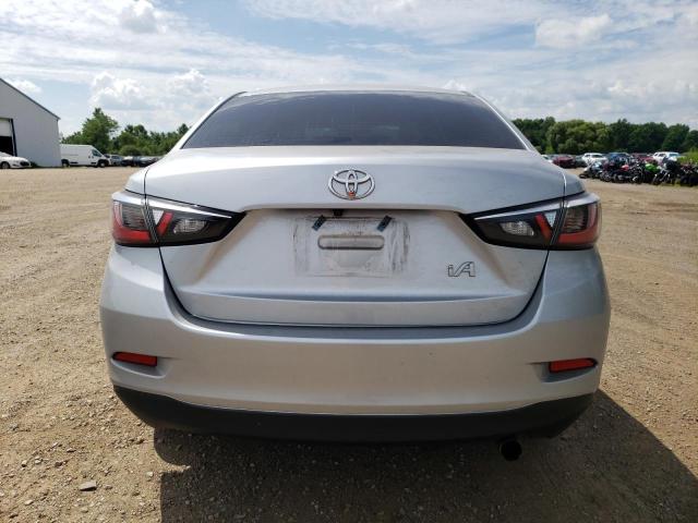  TOYOTA YARIS 2017 Srebrny