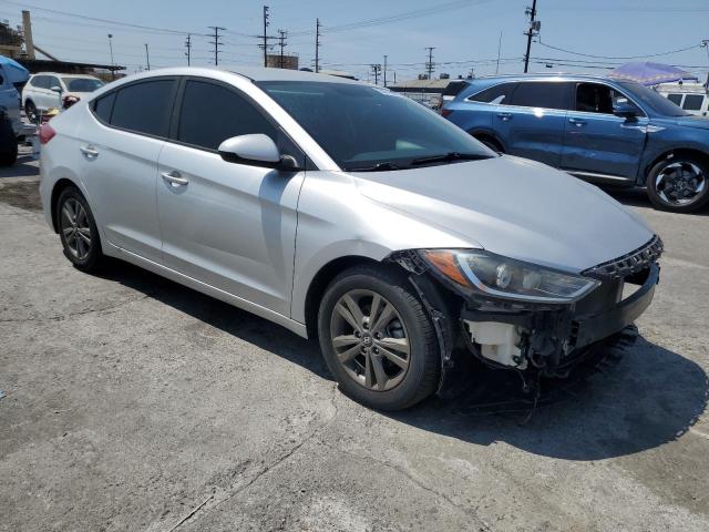 Sedans HYUNDAI ELANTRA 2017 Srebrny