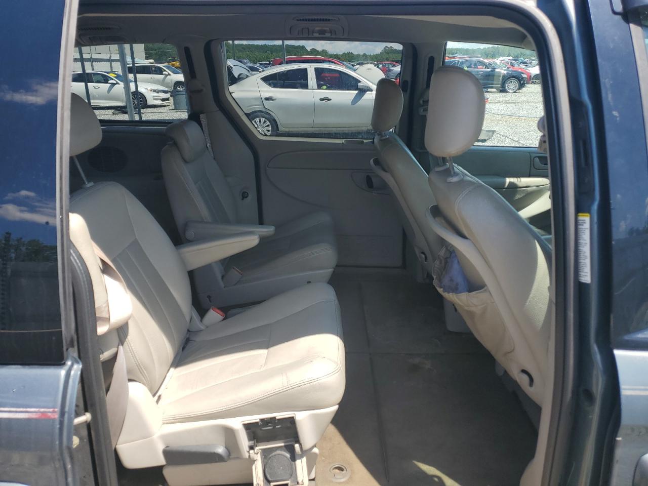 2005 Chrysler Town & Country Touring VIN: 2C4GP54L45R259308 Lot: 64606335