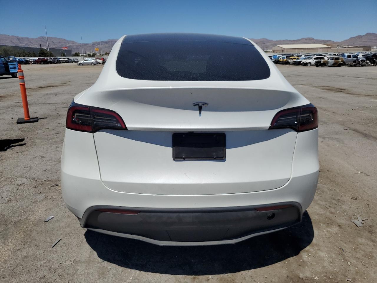 2025 Tesla Model Y VIN: 7SAYGDED9SF260437 Lot: 66044185