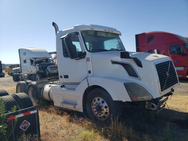2015 VOLVO VN VNL   à vendre chez Copart CA - SACRAMENTO