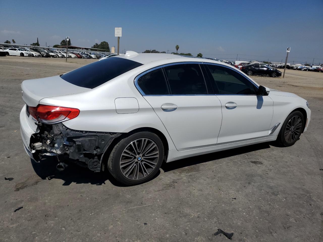 Фото: WBAJA5C53KBX87620