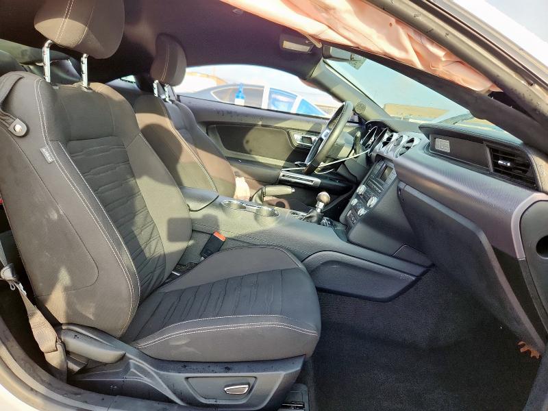  FORD MUSTANG 2016 Белы
