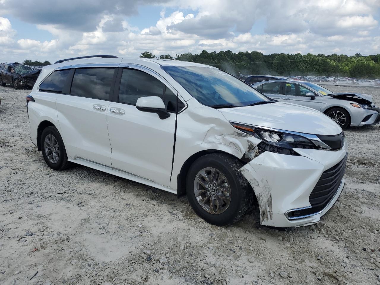 2024 Toyota Sienna Xle VIN: 5TDYRKEC8RS185724 Lot: 65605325