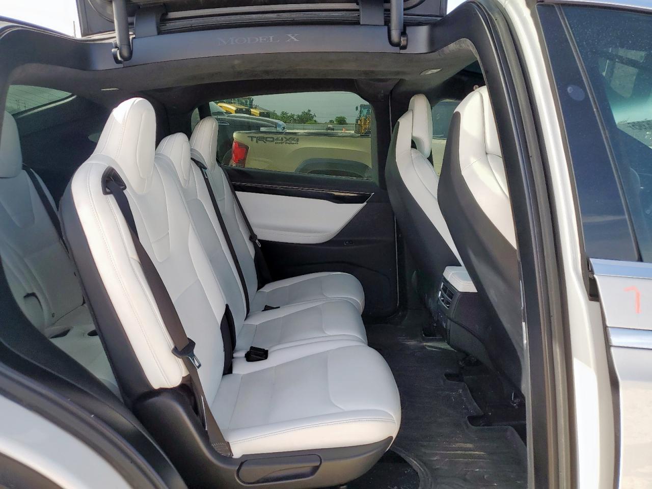 2017 Tesla Model X VIN: 5YJXCAE22HF061675 Lot: 65476395