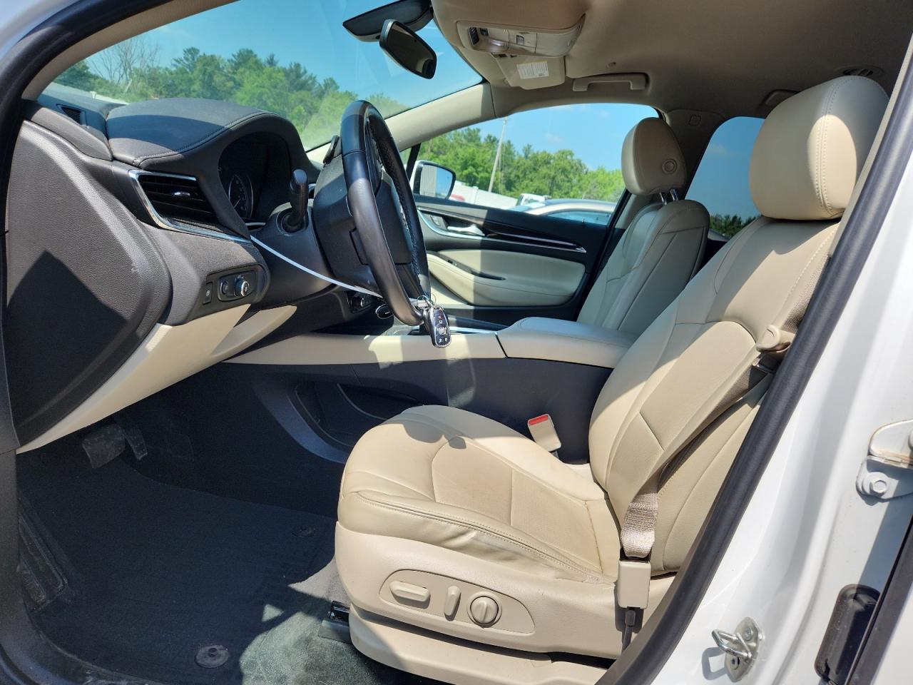 2021 Buick Enclave Essence VIN: 5GAEVAKW1MJ255367 Lot: 63986025