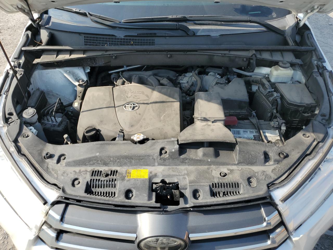 2018 Toyota Highlander Le VIN: 5TDBZRFH1JS889924 Lot: 64133855