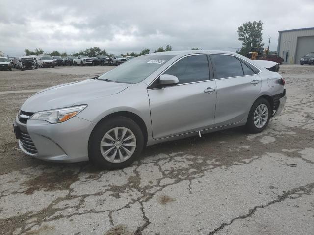  TOYOTA CAMRY 2015 Srebrny