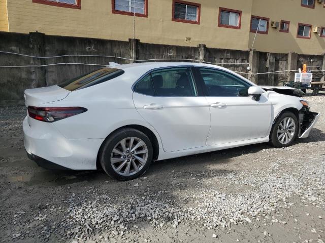  TOYOTA CAMRY 2022 Белы