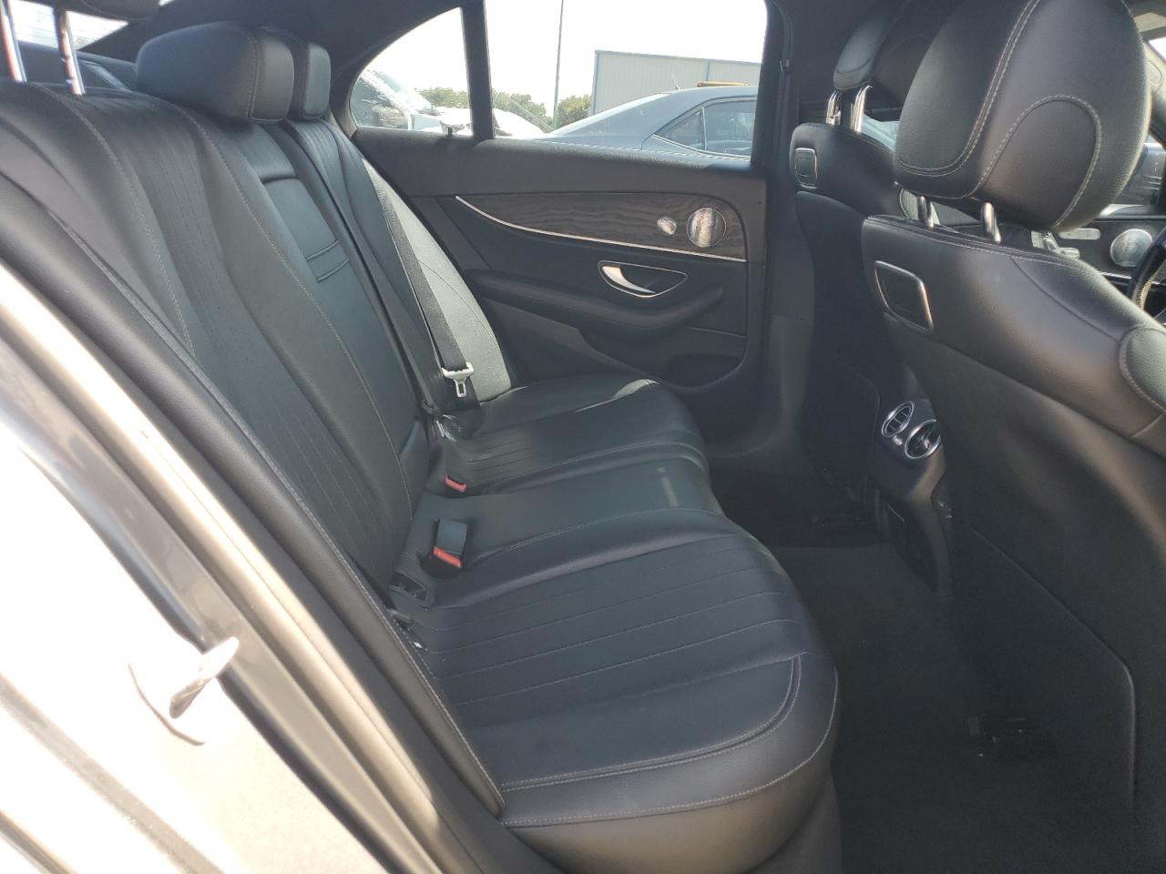 2018 Mercedes-Benz E 300 VIN: WDDZF4JB8JA302599 Lot: 64134055