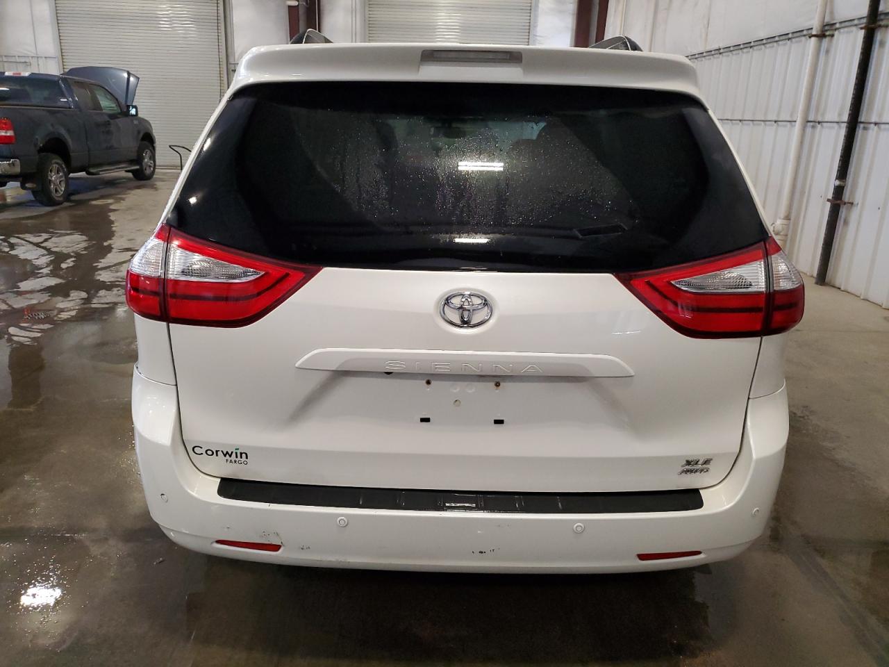 2017 Toyota Sienna Xle VIN: 5TDDZ3DCXHS157900 Lot: 63099015