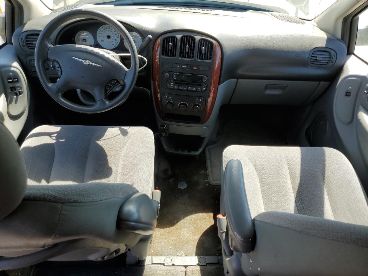 2005 Chrysler Town & Country Lx VIN: 2C4GP44RX5R502120 Lot: 65573975