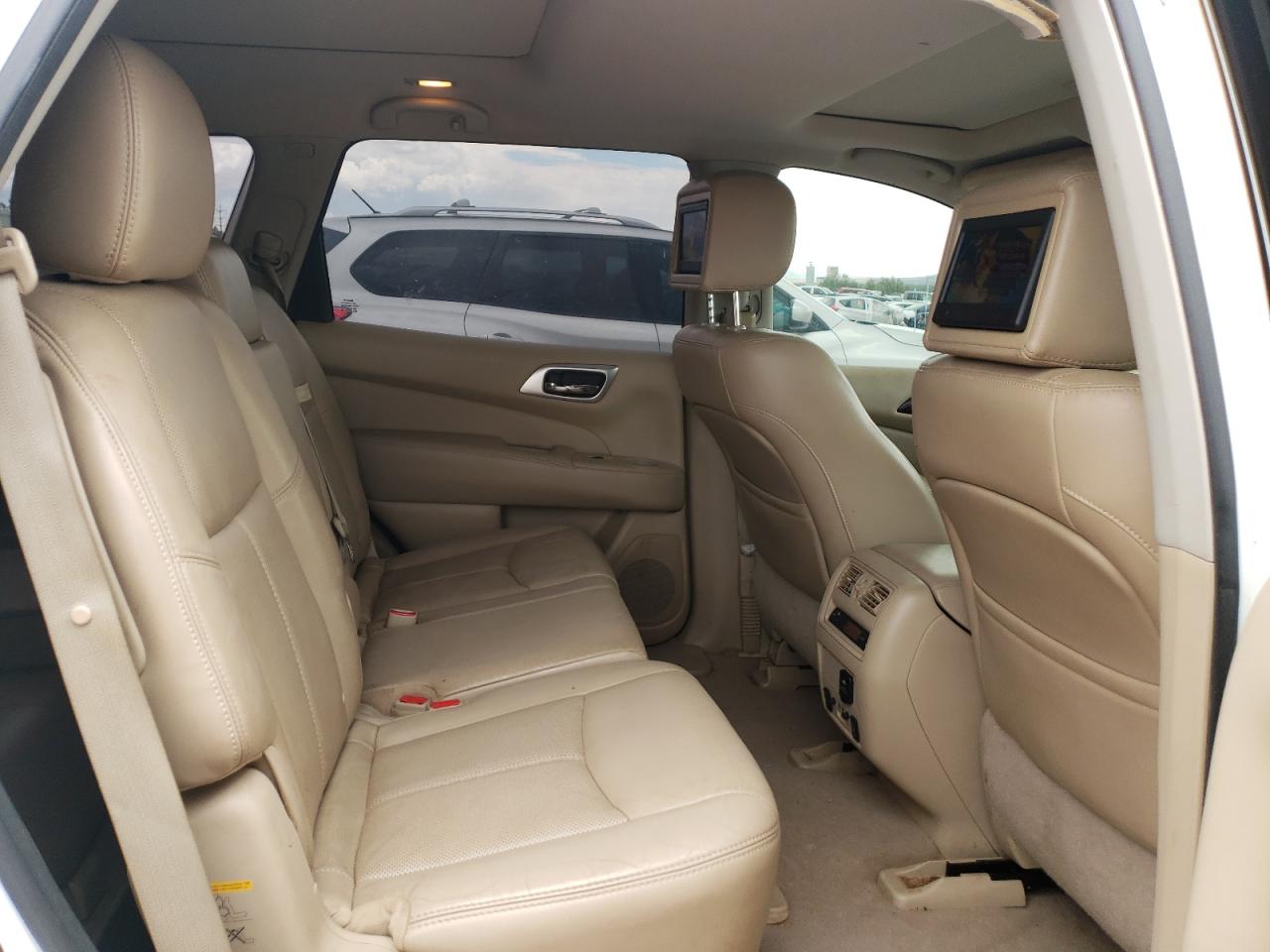 2014 Nissan Pathfinder S VIN: 5N1AR2MMXEC640933 Lot: 62743975
