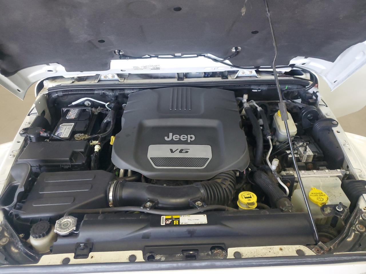 1c4hjweg7fl684092 1C4HJWEG7FL684092 2015 Jeep Wrangler Unlimited Sahara