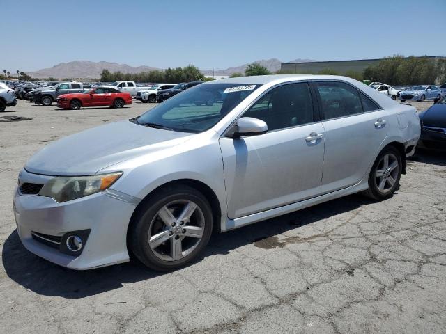 Sedans TOYOTA CAMRY 2012 Srebrny