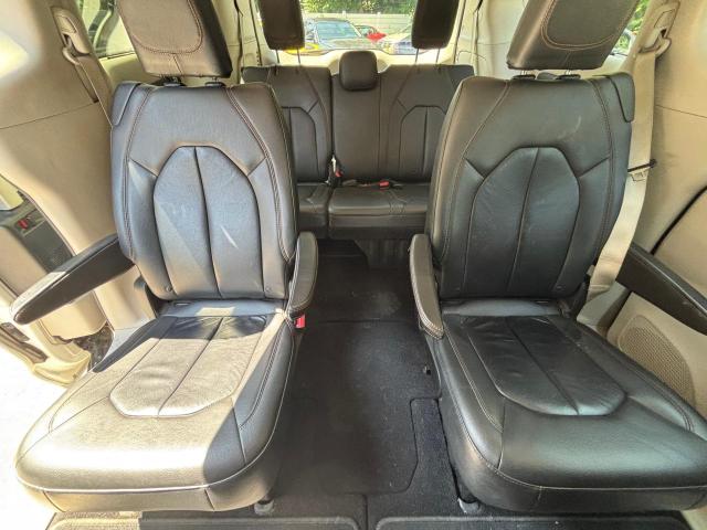 Minivans CHRYSLER PACIFICA 2017 Biały