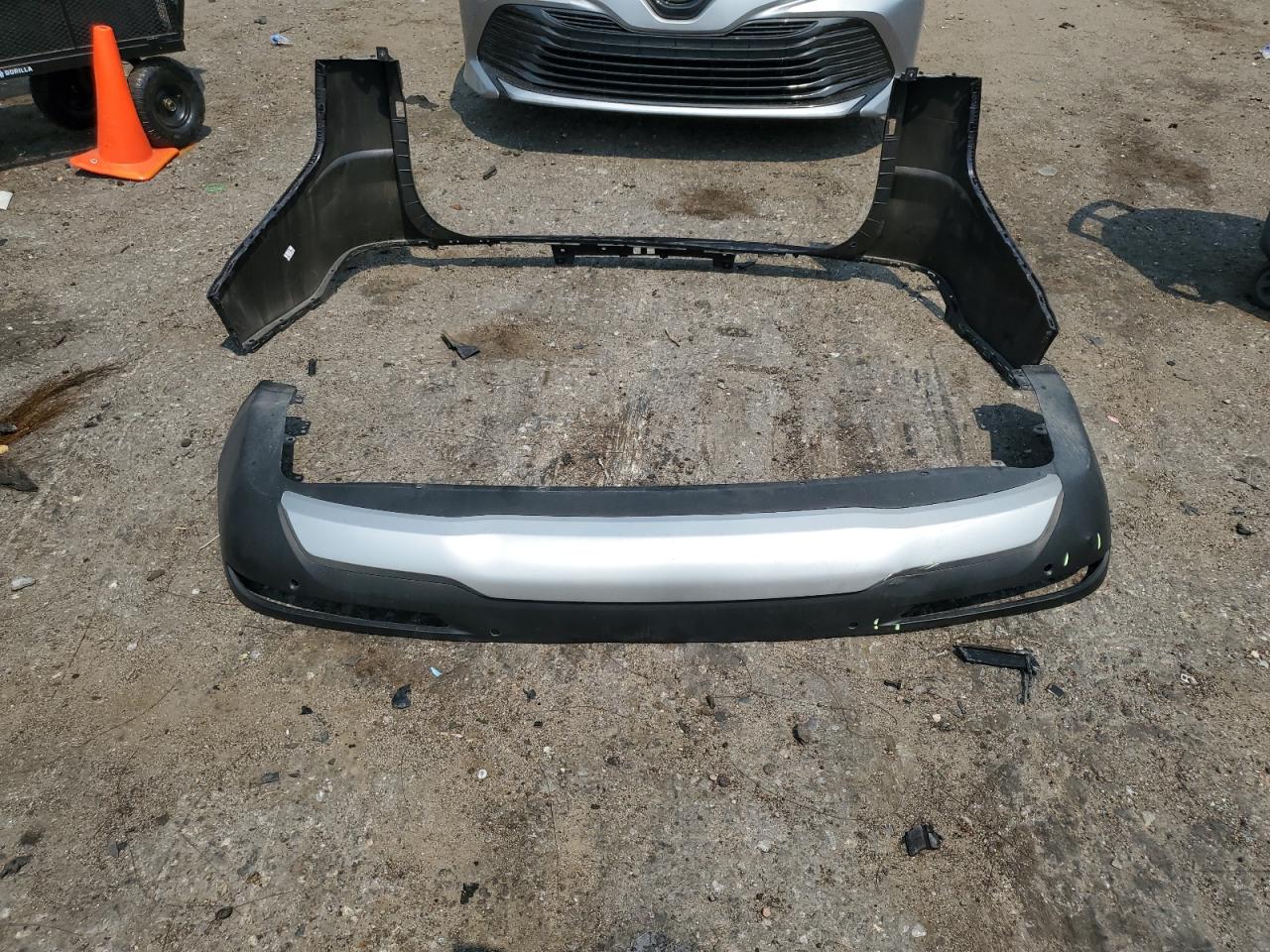 2024 Kia Carnival Lx VIN: KNDNB4H38R6327438 Lot: 64689695