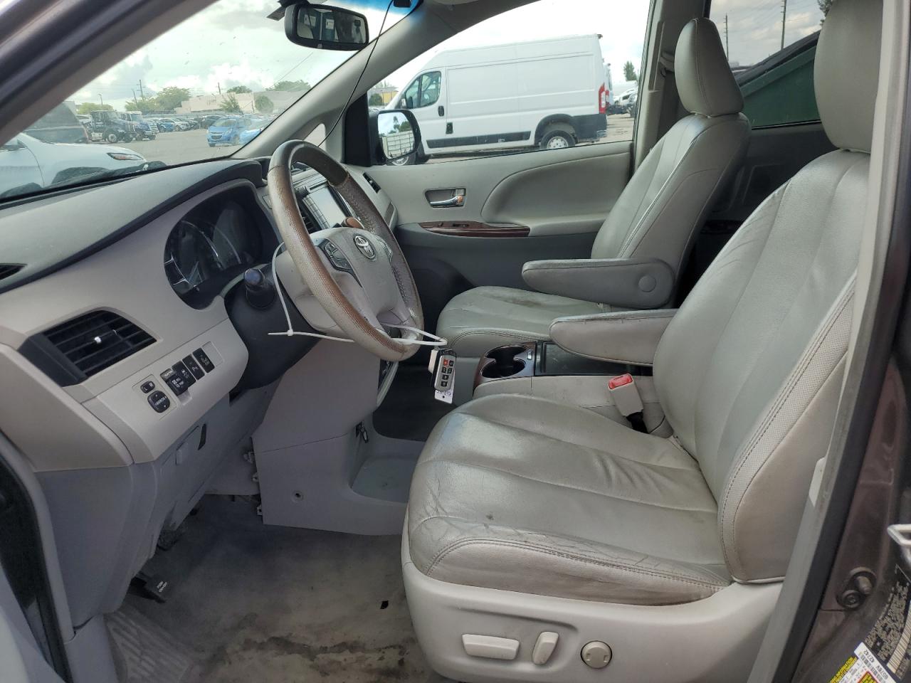 2013 Toyota Sienna Xle VIN: 5TDYK3DC7DS389872 Lot: 66072995