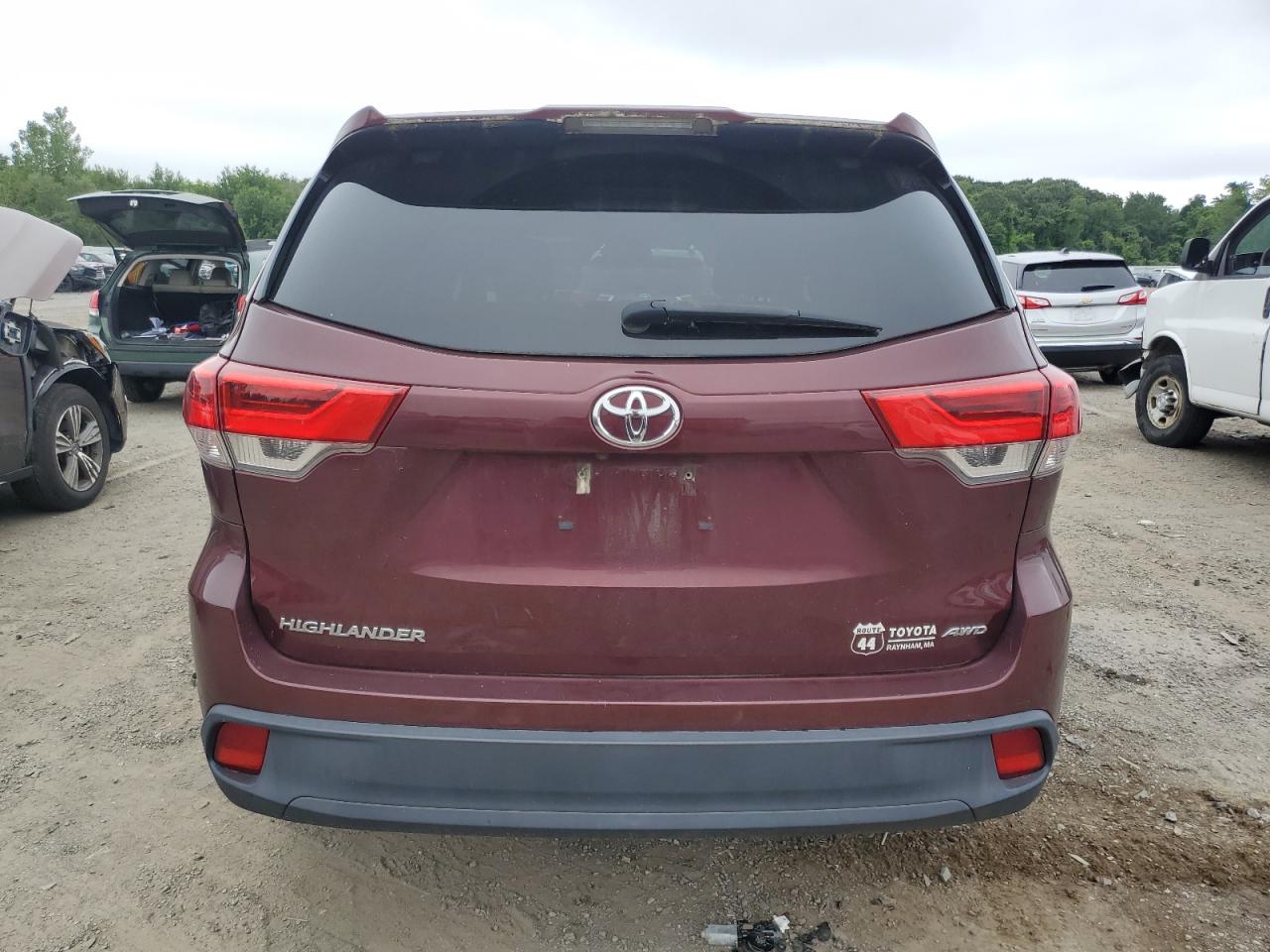 2018 Toyota Highlander Le VIN: 5TDBZRFH3JS800550 Lot: 63681605